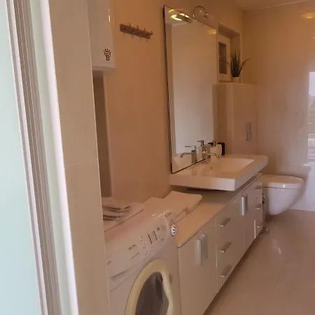 Fontana מלון דירות 4*